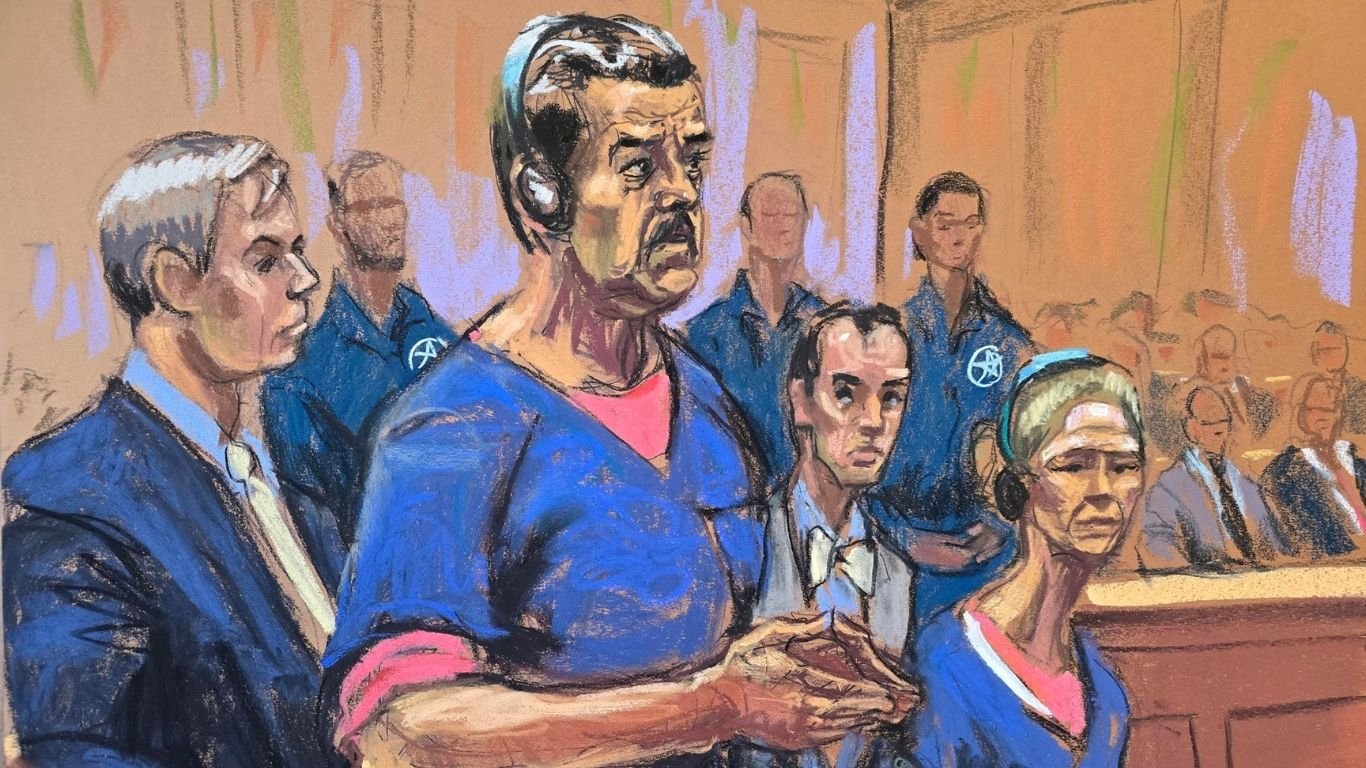 Fotografía de un dibujo realizado por la artista Jane Rosenberg donde aparece el presidente de Venezuela, Nicolás Maduro (c), junto a su esposa, Cilia Flores (d), compareciendo ante un tribunal federal este lunes, en Nueva York. | Foto: EFE/ Jane Rosenberg
