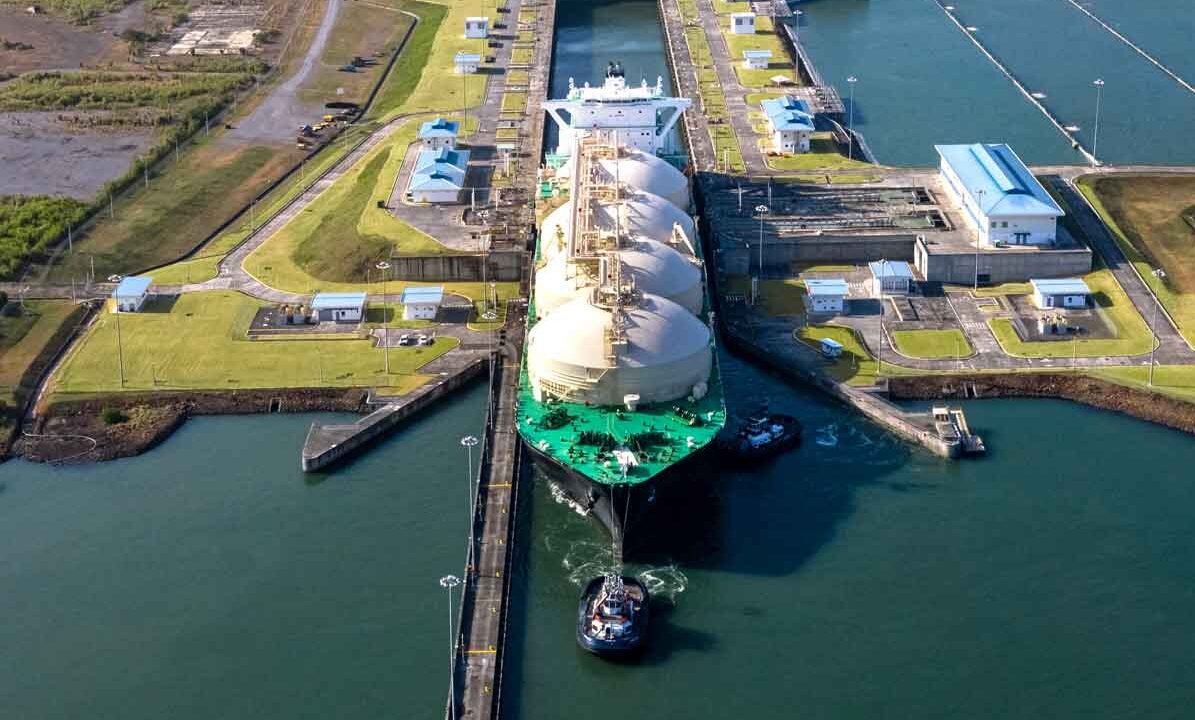 La vía interoceánica ofrecerá un espacio diario para el cruce de buques con gas natural licuado, un incremento significativo, porque antes de la guerra eran cuatro espacios mensuales. Foto: Autoridad del Canal de Panamá